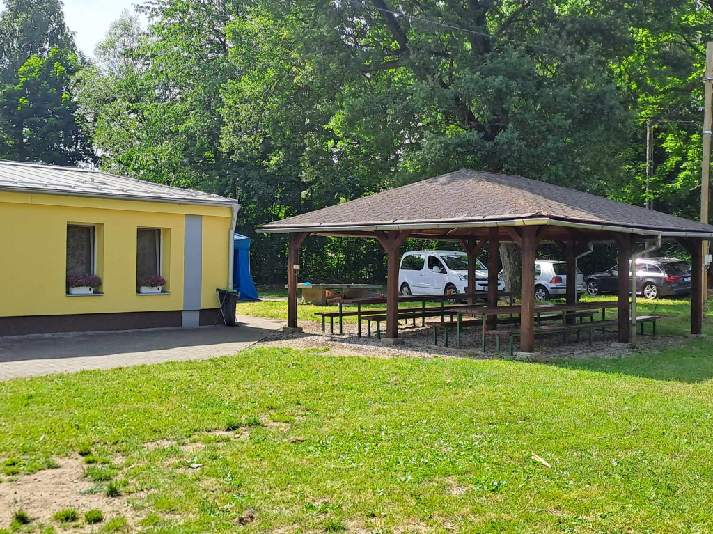 Pstruží - altánek, červenec 2023.jpg